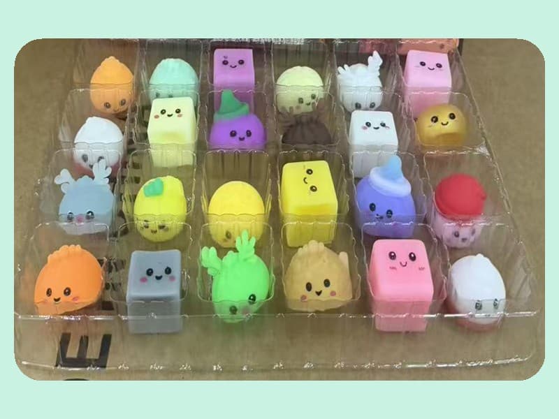 Gros plan sur les squishies du calendrier de l'Avent Pouiki